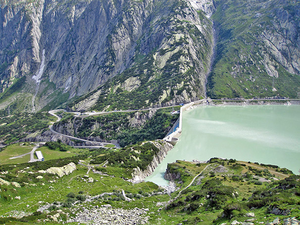 Горный перевал Гримзель в Швейцарии
